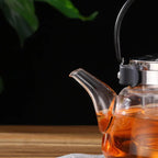 Birnenförmige Glasteekanne mit schwarzem Griff 800ml