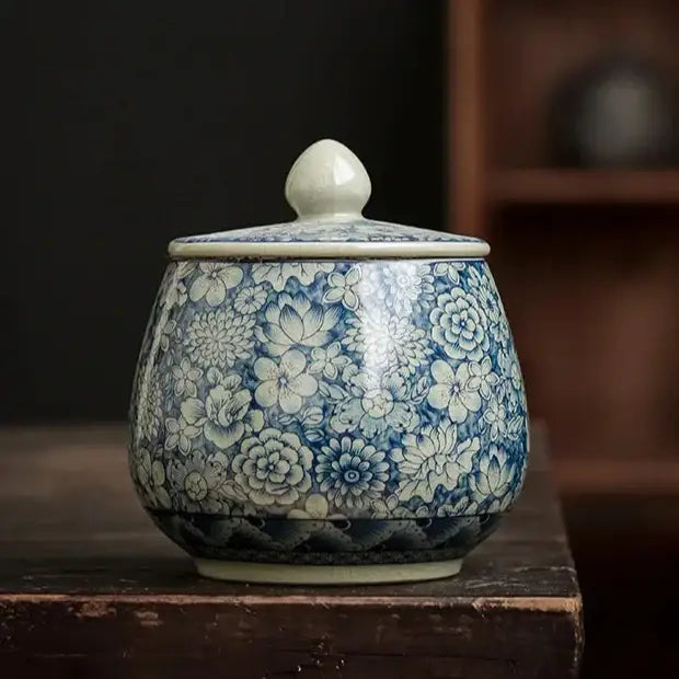 Chinesische Teedose im Traditionsstil