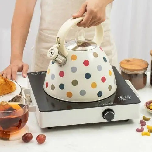 Weißer Vintage-Flötenkessel mit Punkten 3L