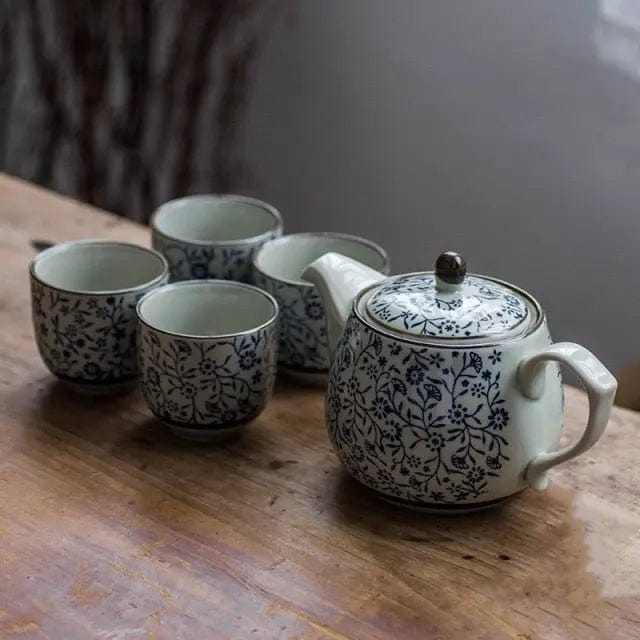 Chinesisches Teeservice aus Porzellan mit kleinen Blumen 480ML