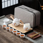 Chinesisches Teeservice aus weißem Porzellan mit eleganten Fischmotiven