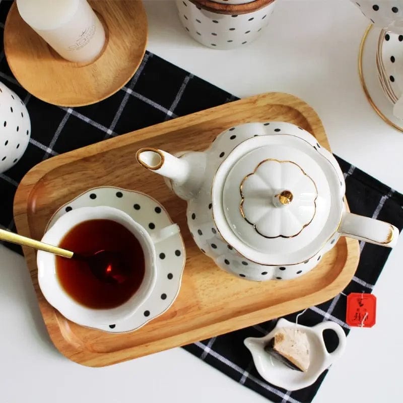 Englische Teekanne aus Porzellan mit schwarzen Punkten 860ML