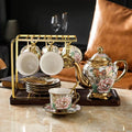 Englisches Porzellan-Teeservice in Weiß und Gold mit Blumenmuster