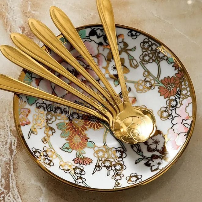 Englisches Porzellan-Teeservice in Weiß und Gold mit Blumenmuster