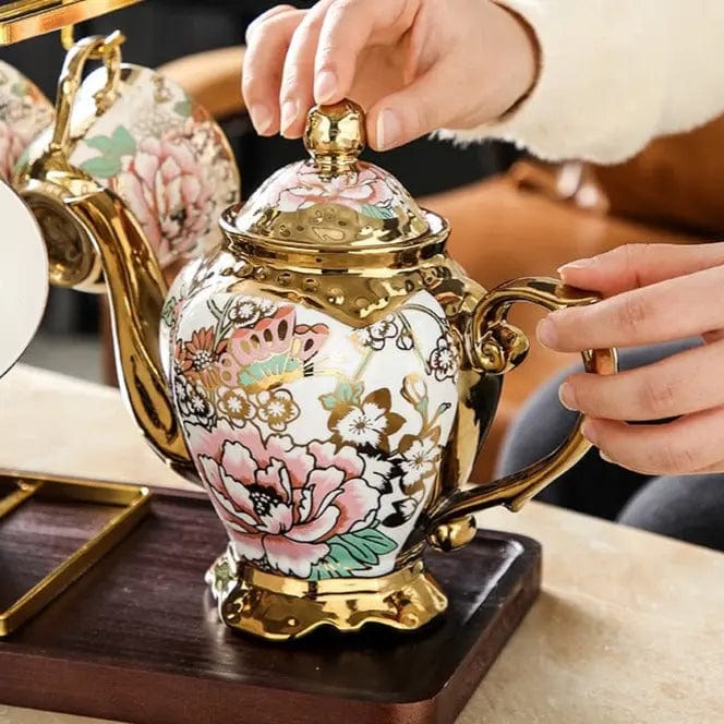 Englisches Porzellan-Teeservice in Weiß und Gold mit Blumenmuster