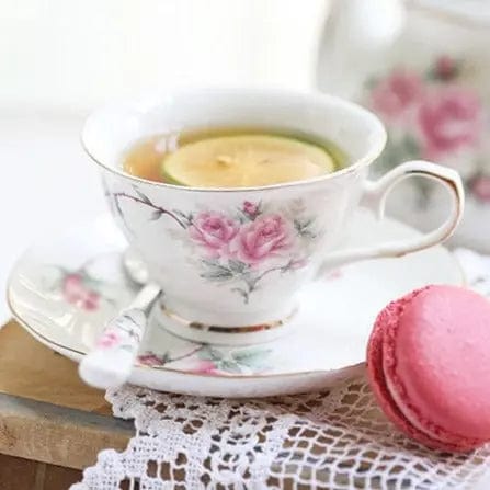 Englisches Teeservice aus Porzellan mit Kamelienblüten