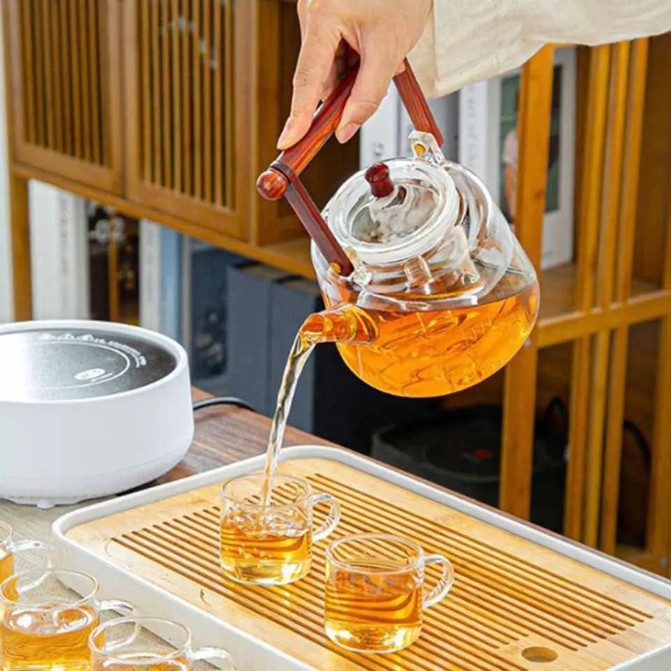 Glasteekanne mit eckigem Griff 1L