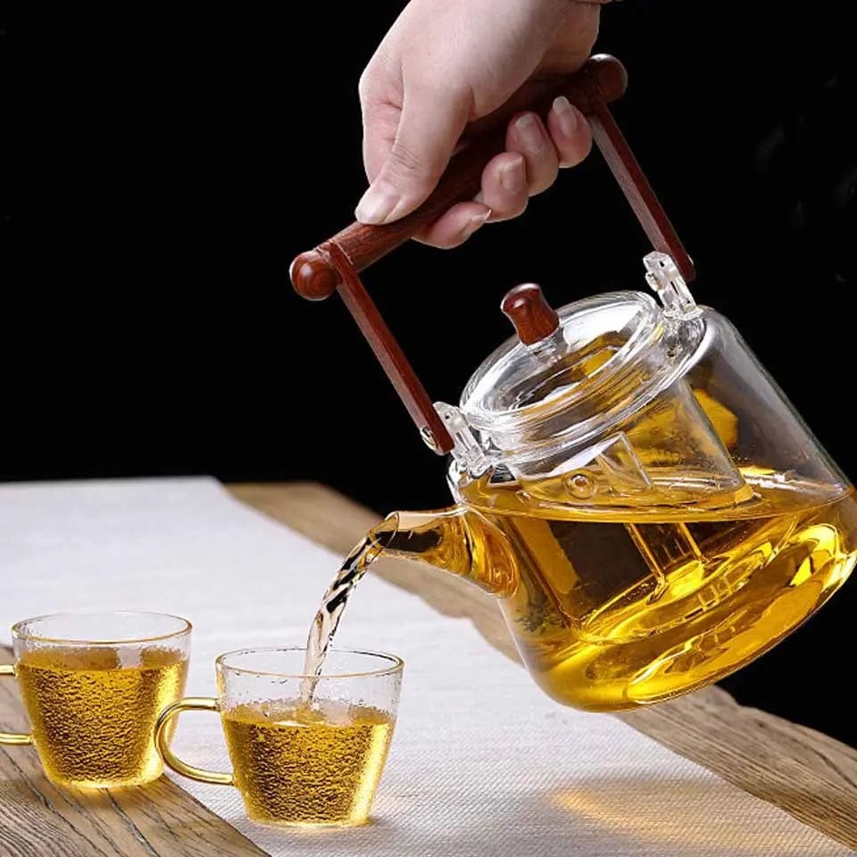 Glasteekanne mit eckigem Griff 1L