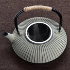 Japanische Flache Gusseisen-Teekanne 800ml