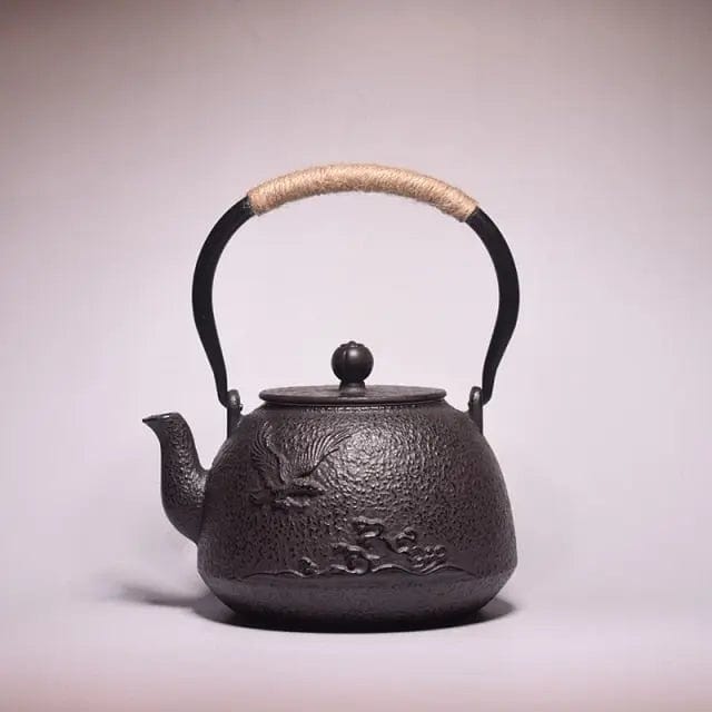 Japanische Gusseisen-Teekanne Adler 1L