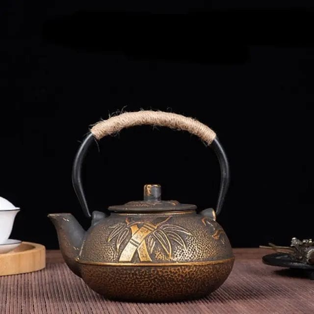 Japanische Gusseisen-Teekanne Gold Bambus 600ML