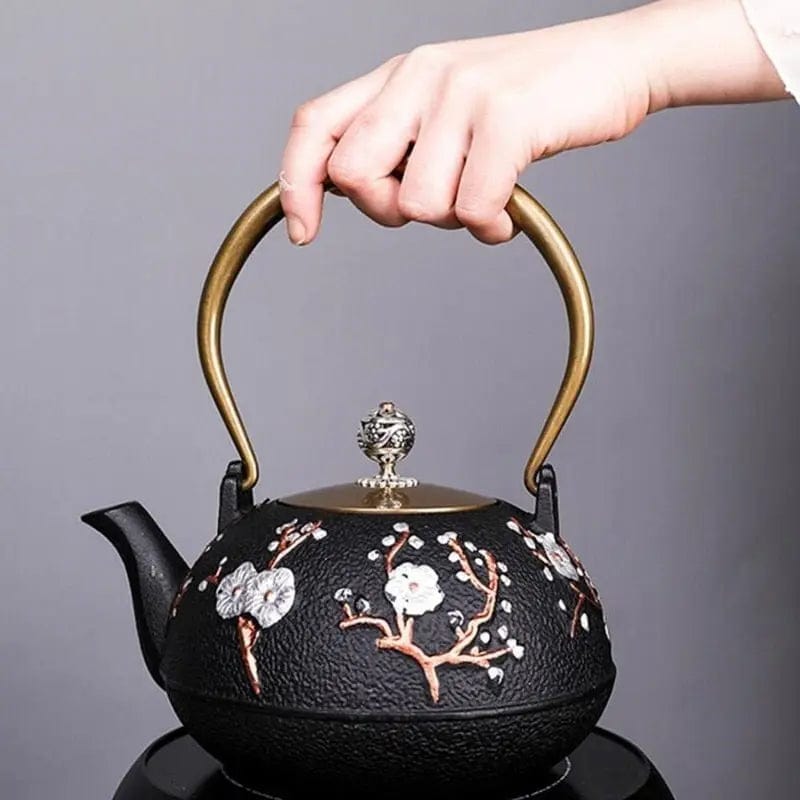 Japanische Gusseisen-Teekanne Kirschblüten Weiß 1,2L