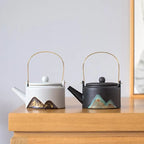 Japanische Keramik-Teekanne mit Bergmotiven 220ml