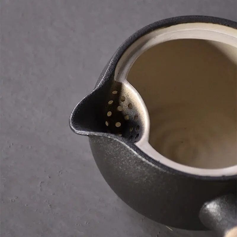 Japanische Kyusu-Teekanne aus schwarzer Keramik 500 ml