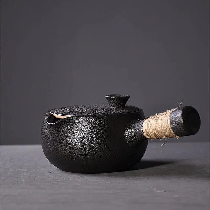 Japanische Kyusu-Teekanne aus schwarzer Keramik 500 ml