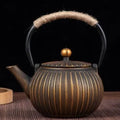 Japanische runde Teekanne aus goldenem Gusseisen 600ML