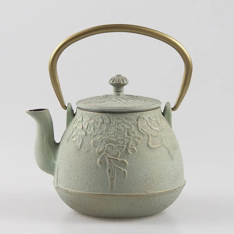 Japanische Teekanne aus Gusseisen mit Blumen 1L