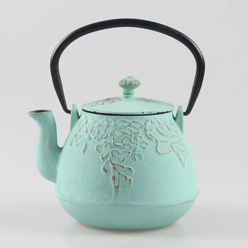 Japanische Teekanne aus Gusseisen mit Blumen 1L