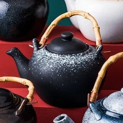 Japanische Teekanne aus schwarzer Keramik mit Bambus 800ML