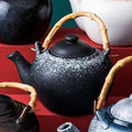 Japanische Teekanne aus schwarzer Keramik mit Bambus 800ML