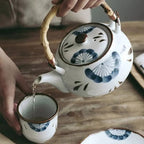 Japanische Teekanne aus weißem und blauem Porzellan 500 ml