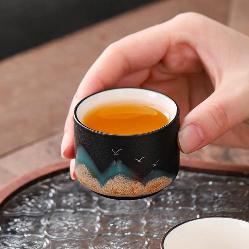 Japanisches Keramik-Teeservice mit Bergmotiven