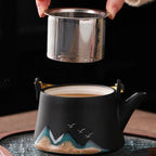 Japanisches Keramik-Teeservice mit Bergmotiven