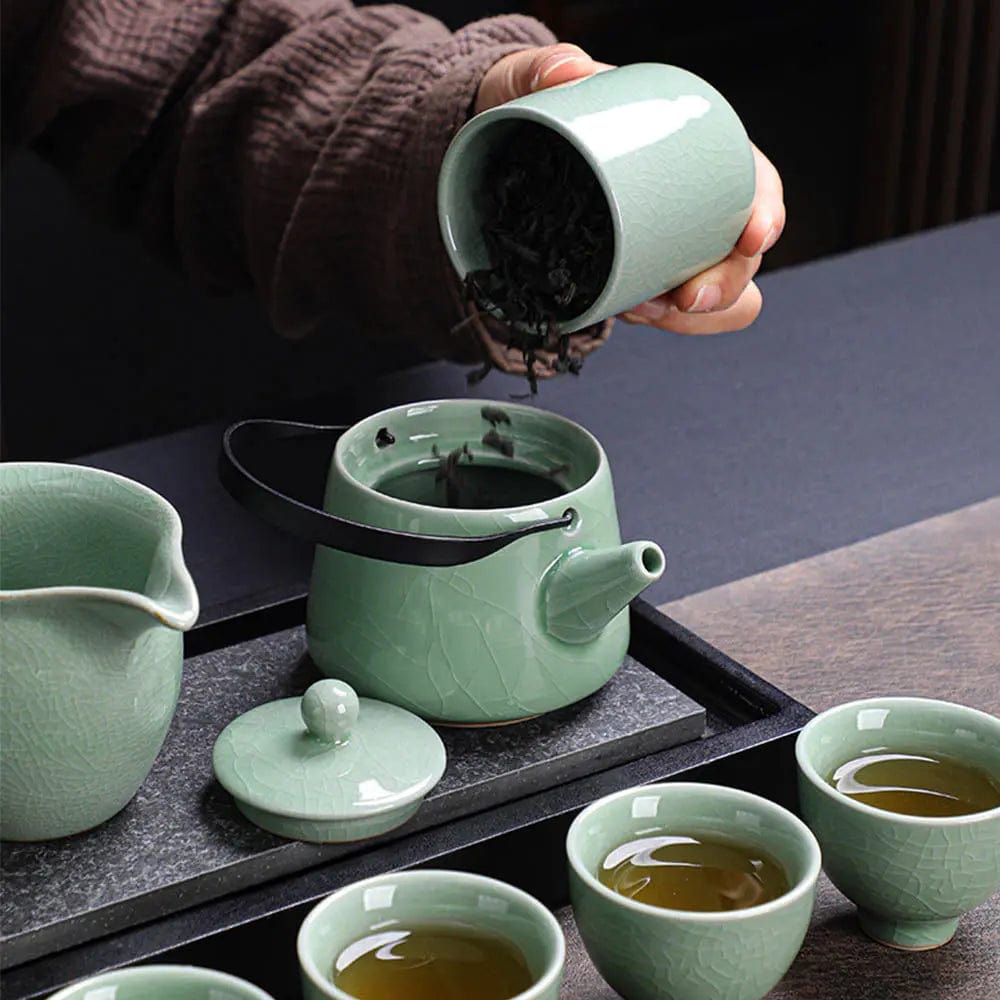 Japanisches Teeservice in Jadegrün Craquelé