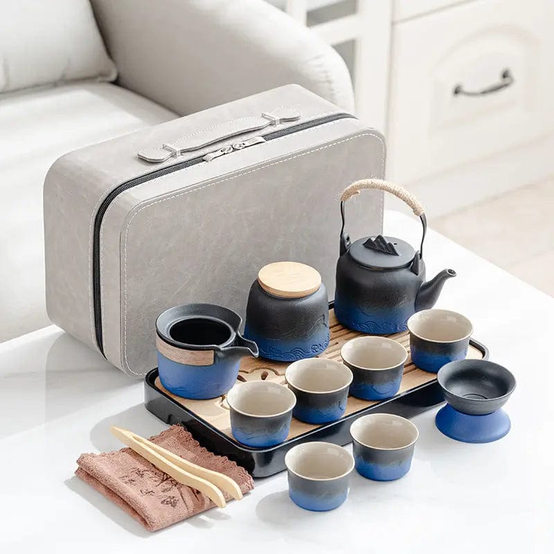 Japanisches Teeservice mit Landschaftsmotiven