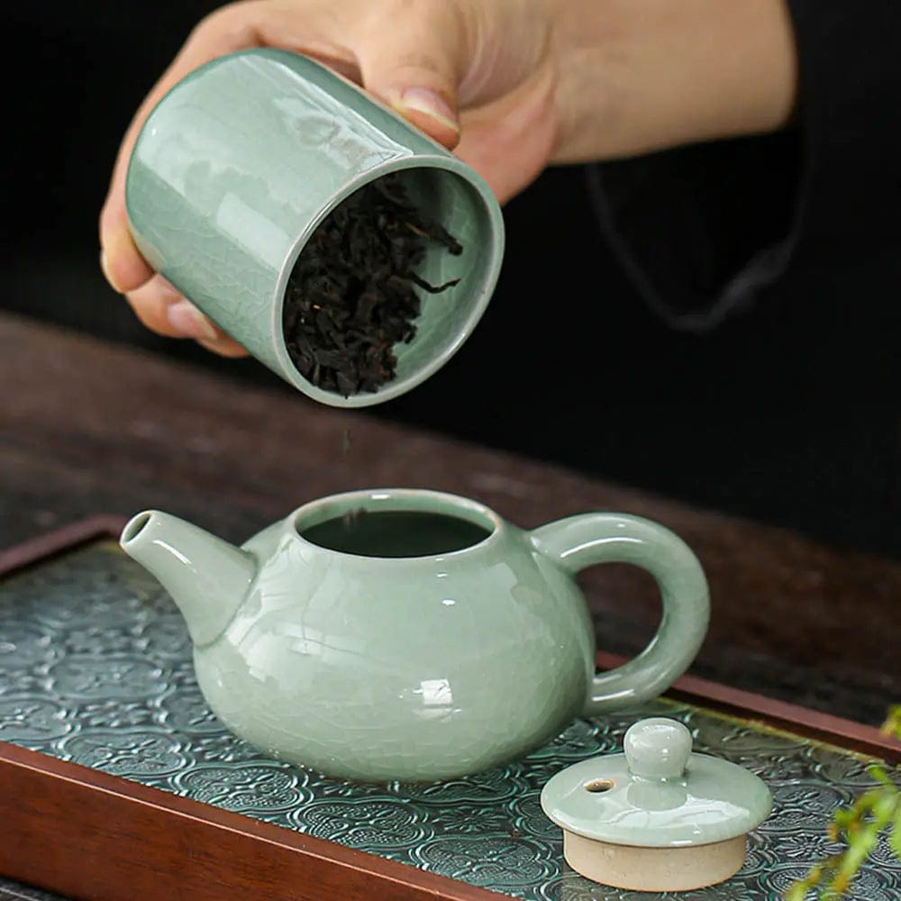 Keramik-Teeservice mit chinesischem Ambiente