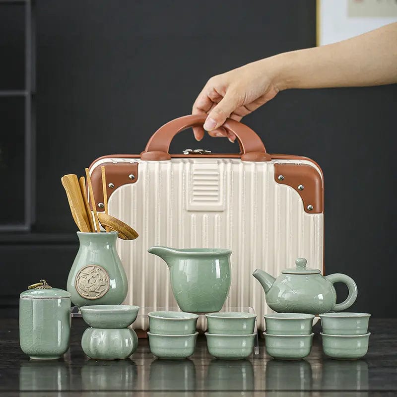 Keramik-Teeservice mit chinesischem Ambiente