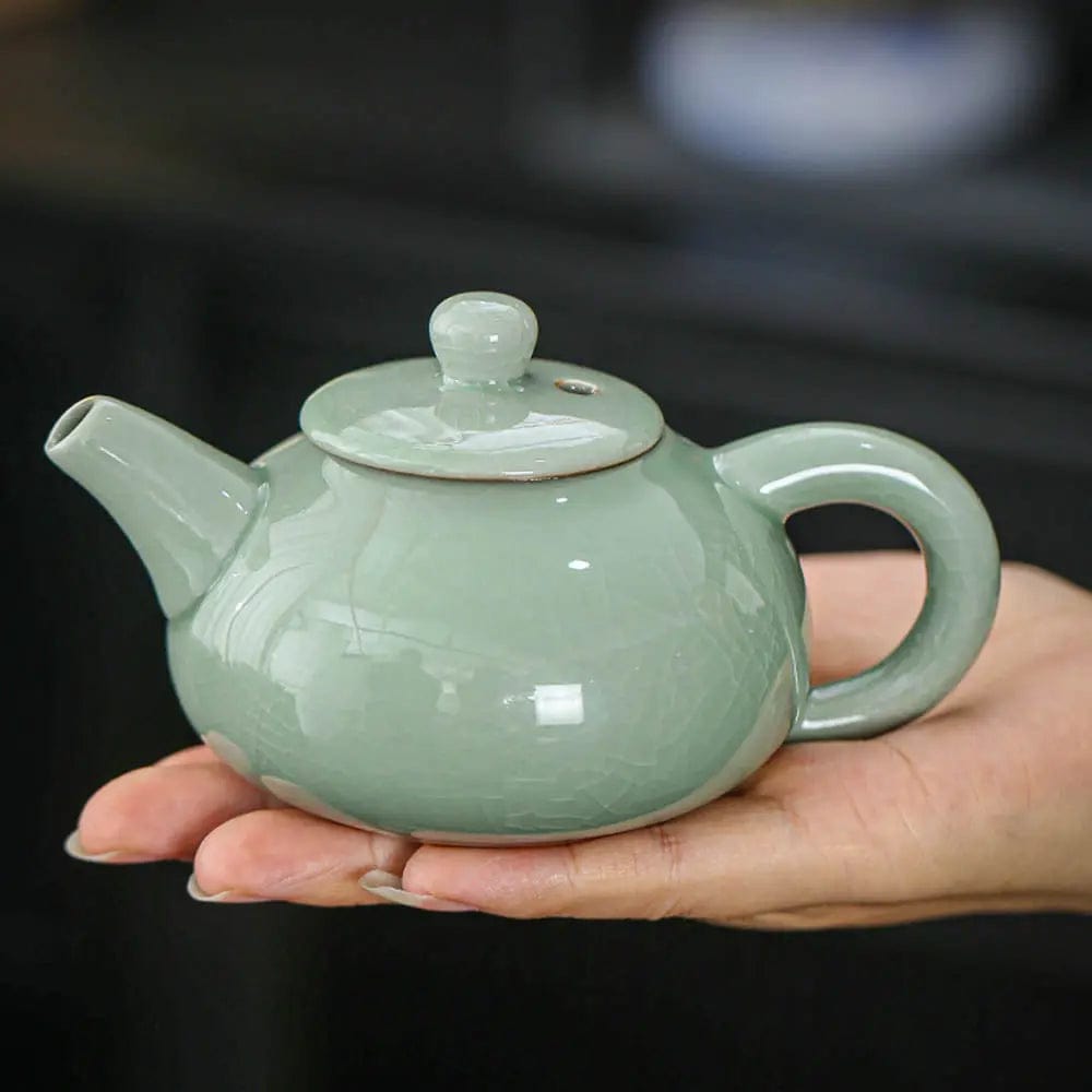 Keramik-Teeservice mit chinesischem Ambiente