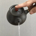 Kleine japanische Teekanne aus schwarzer Keramik, 180 ml