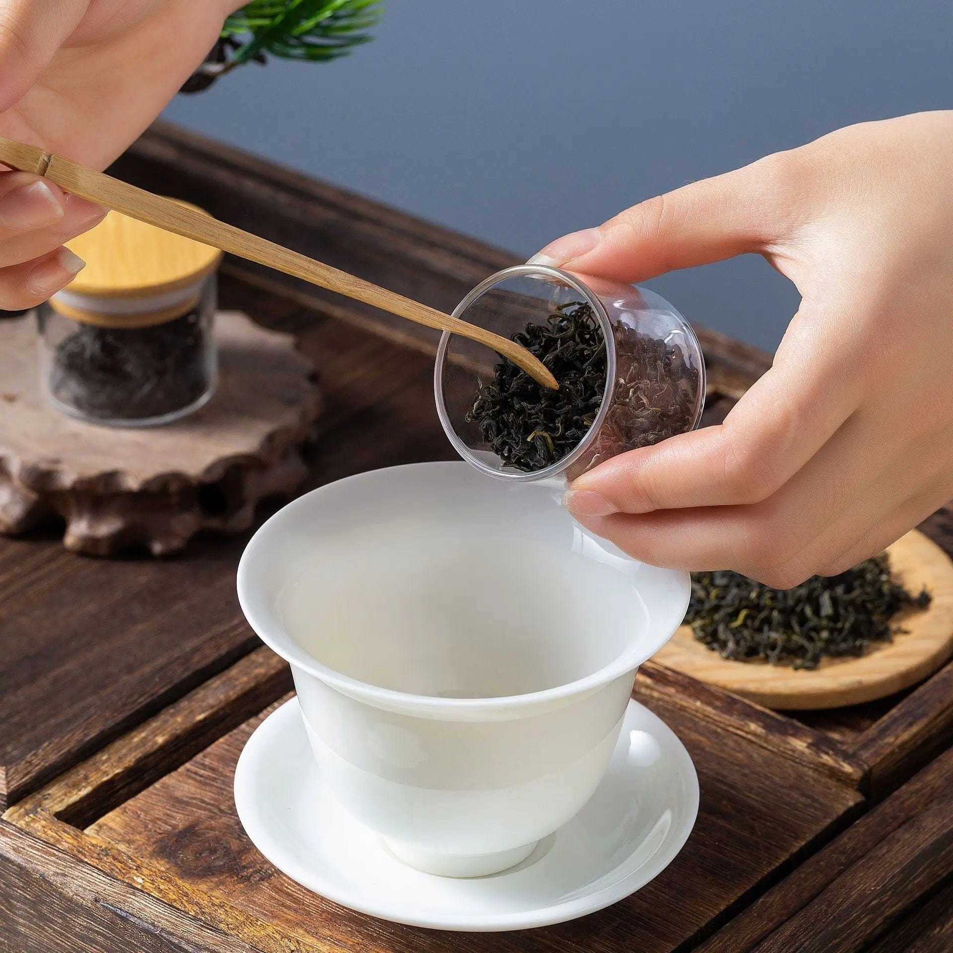 Kleine Teedose aus Glas