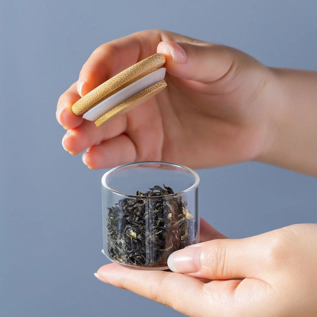 Kleine Teedose aus Glas