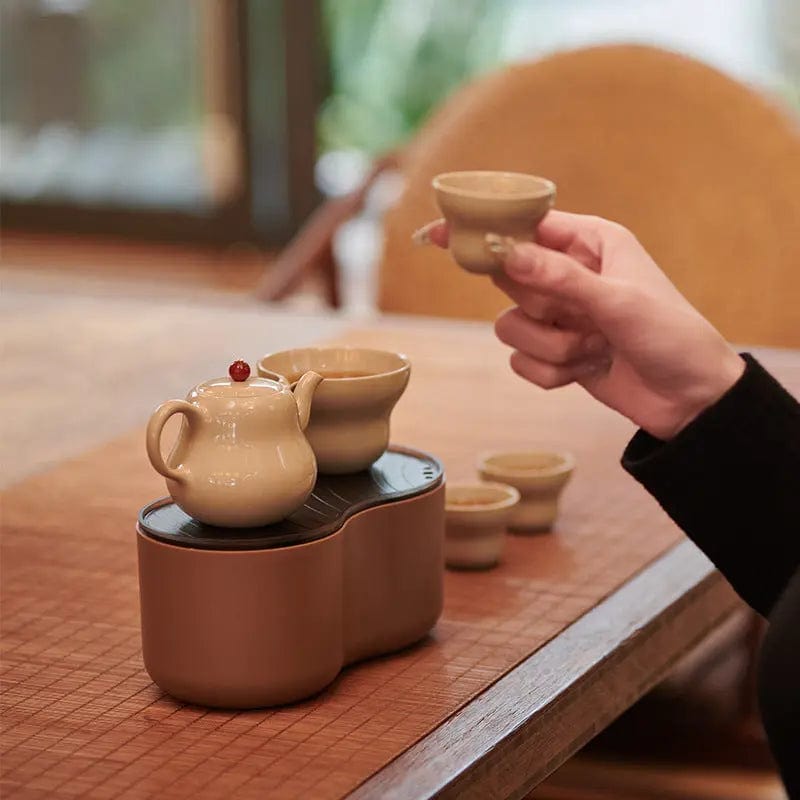 Kleines chinesisches Keramik-Teeset