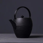 Schwarze japanische Gusseisen-Teekanne 1,1L