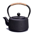 Schwarze japanische Gusseisen-Teekanne mit Punkten 850ml