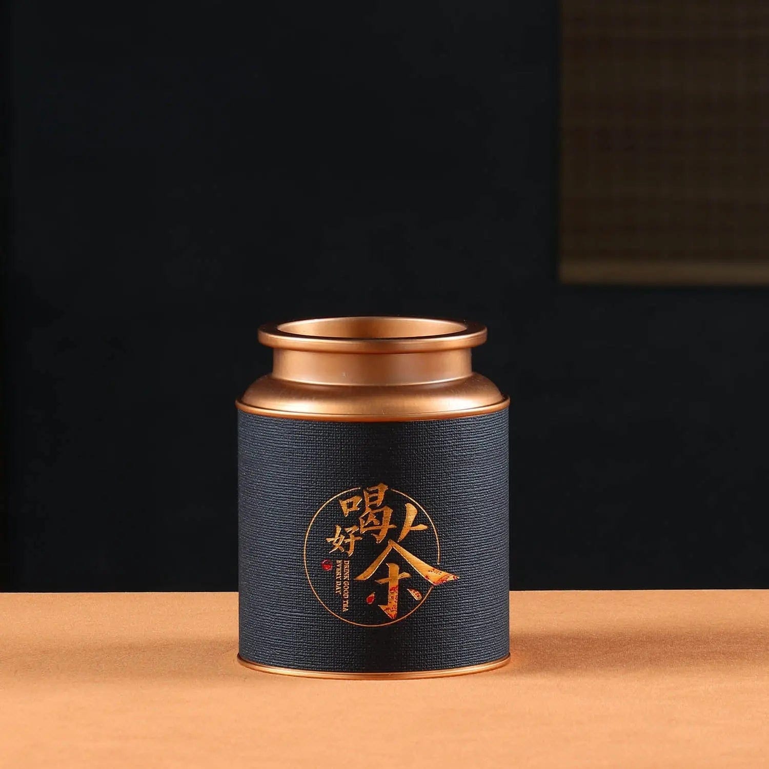 Teedose aus Metall mit chinesischen Motiven