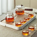 Teeservice aus Glas mit Tablett