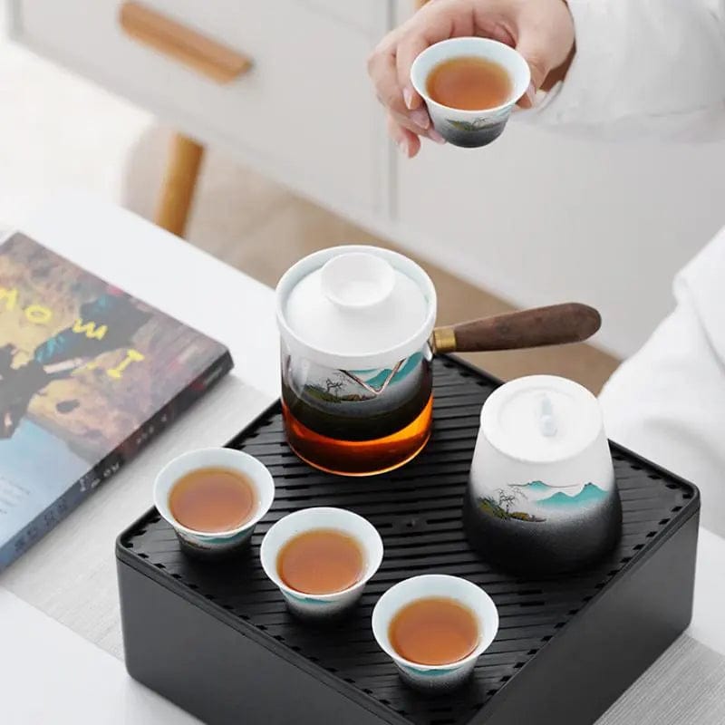 Tragbares japanisches Teeservice aus Keramik mit Bergmotiven