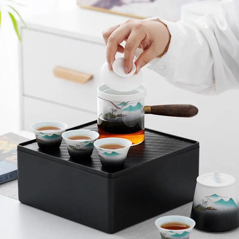 Tragbares japanisches Teeservice aus Keramik mit Bergmotiven