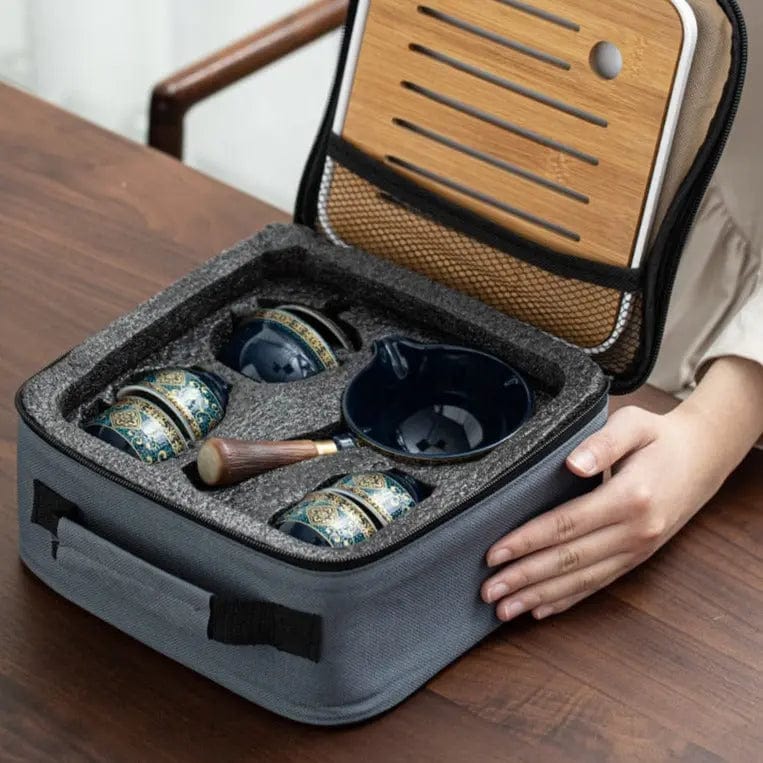 Transportierbares chinesisches Tee-Set aus Keramik