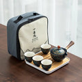 Transportierbares chinesisches Tee-Set aus Keramik
