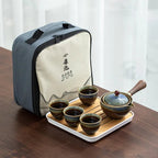 Transportierbares chinesisches Tee-Set aus Keramik
