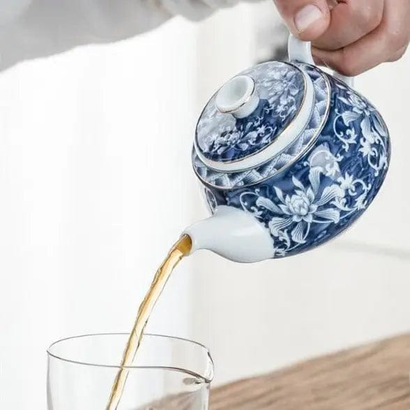 Weiße und blaue chinesische Porzellankanne mit Blumenmotiven 200ML