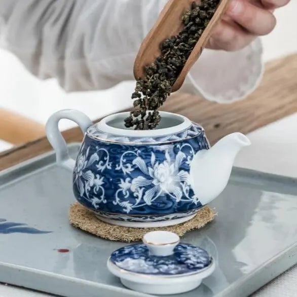 Weiße und blaue chinesische Porzellankanne mit Blumenmotiven 200ML