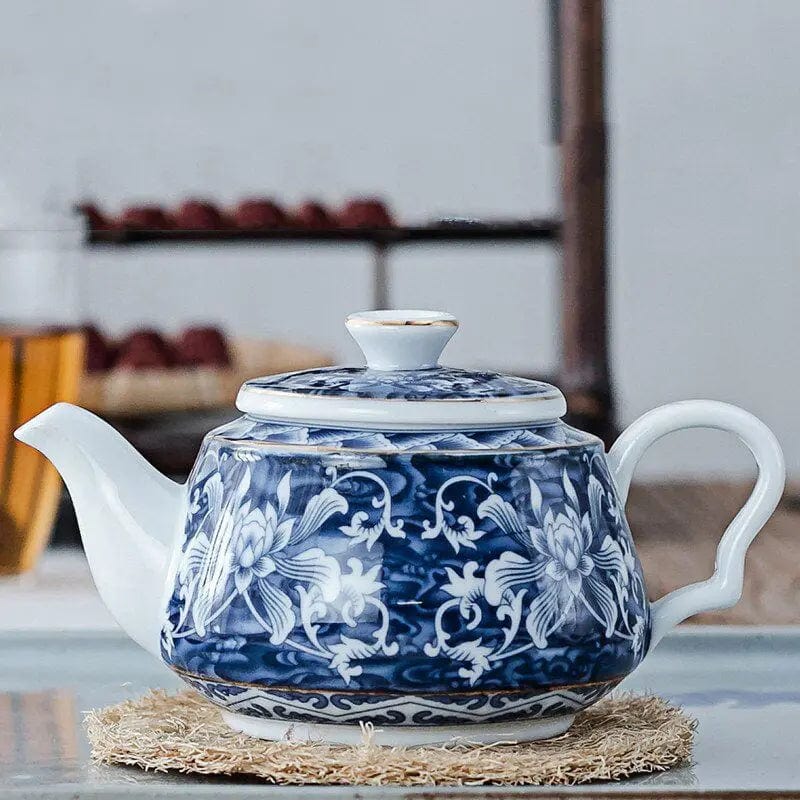 Weiße und blaue chinesische Porzellankanne mit Blumenmotiven 200ML