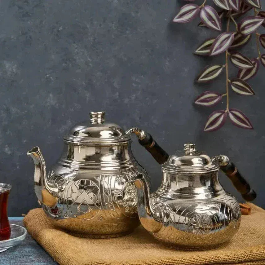 Zweistöckige türkische Teekanne aus Kupfer in Silberoptik