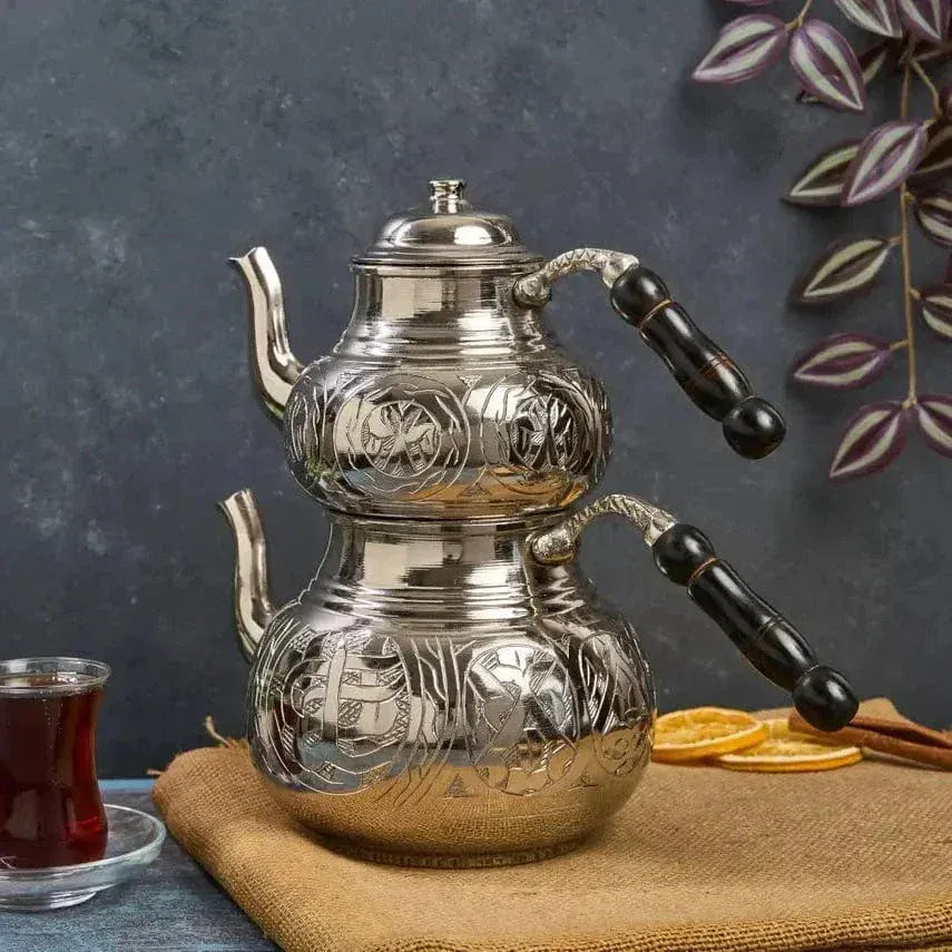 Zweistöckige türkische Teekanne aus Kupfer in Silberoptik